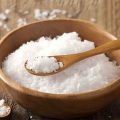 Có nên cho muối vào bể cá rồng